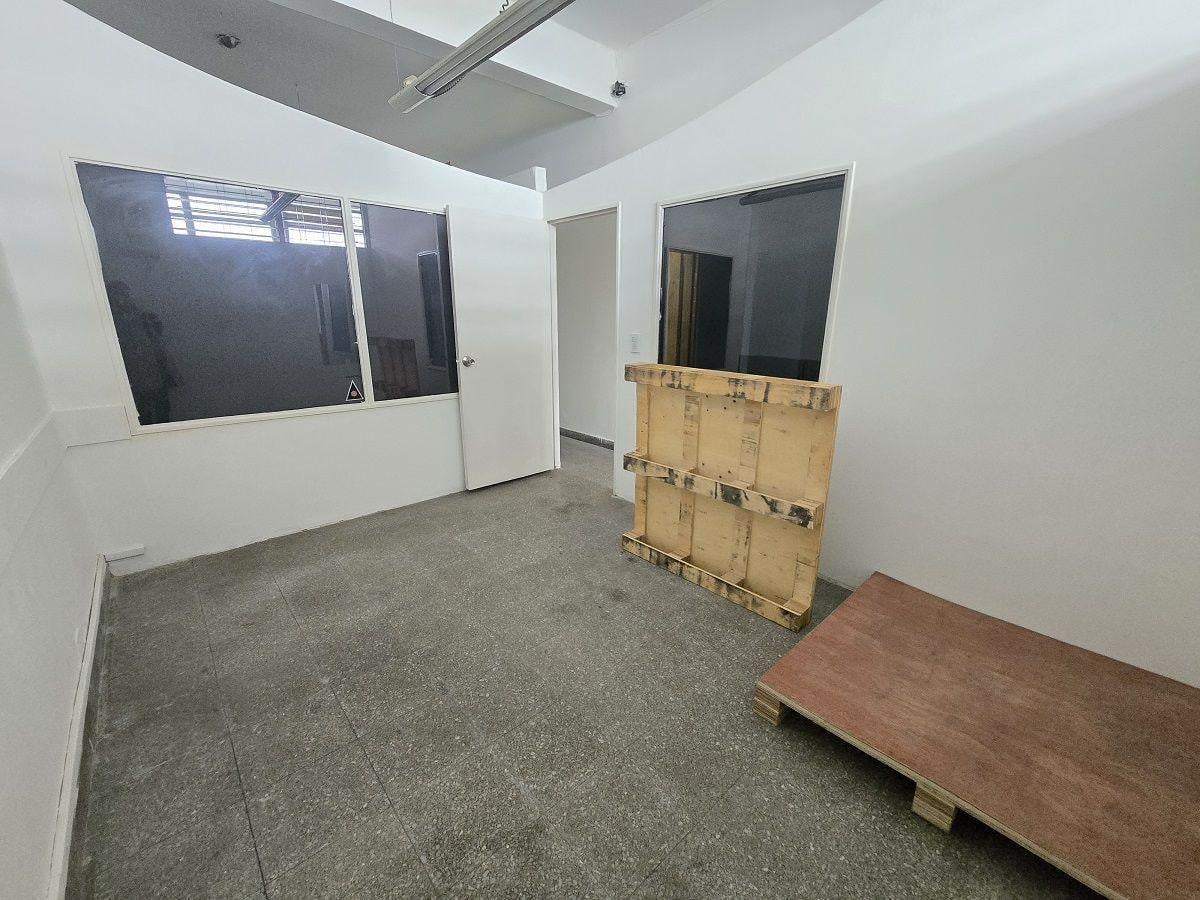 Foto de ALQUILER LOCAL COMERCIAL CON DEPOSITO EN EXCELENTE ESTADO, imagen 4