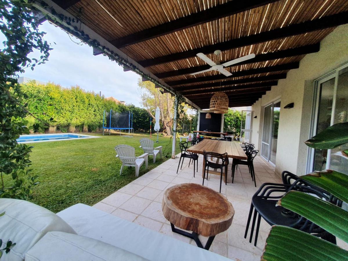 Excelente Casa en Lote Interno! 2
