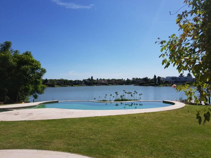 Foto de IMPORTANTE CASA AL AGUA Y EN ISLA CHICA !!!, imagen 5