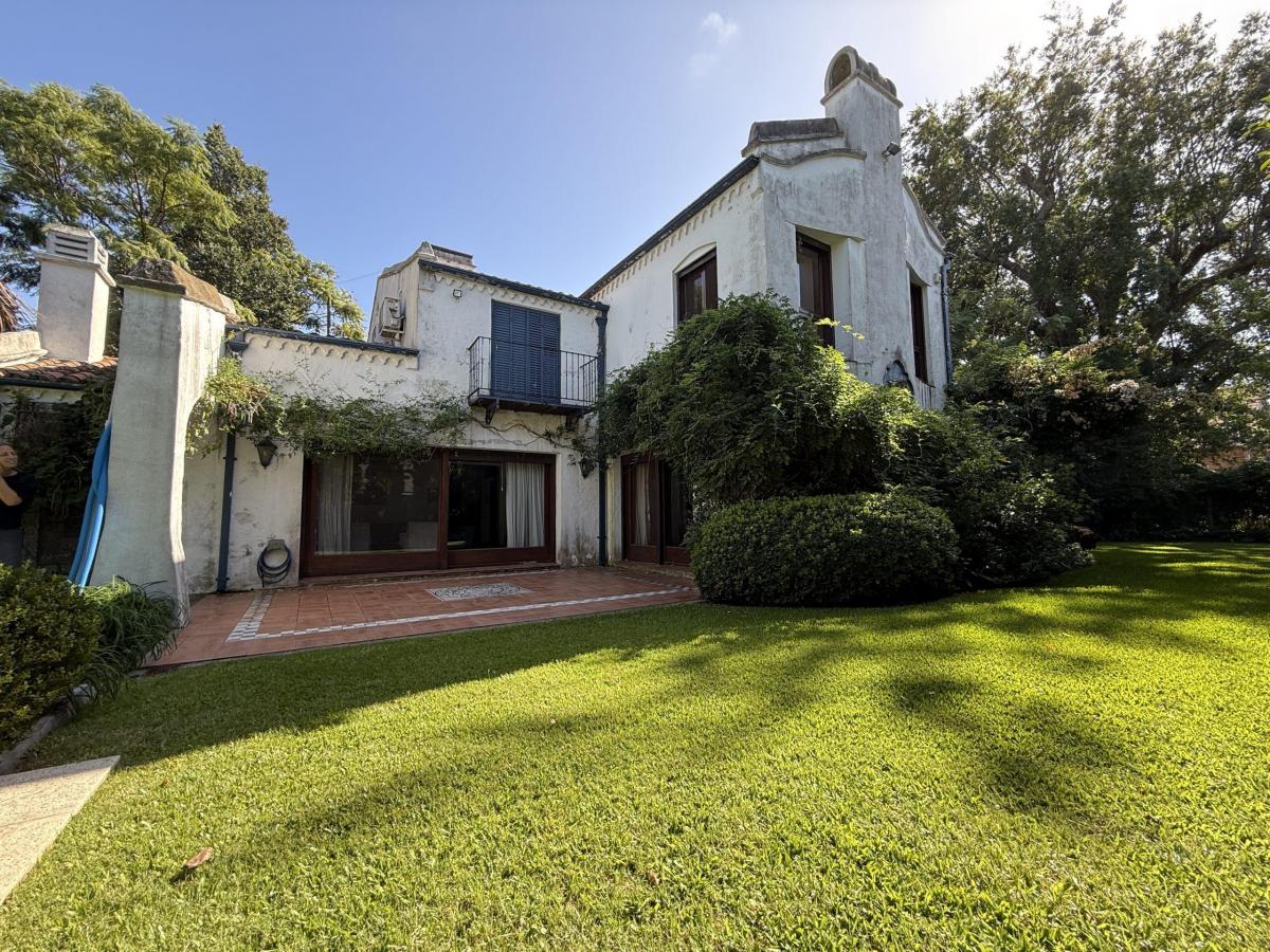 CASA EN SAN ISIDRO