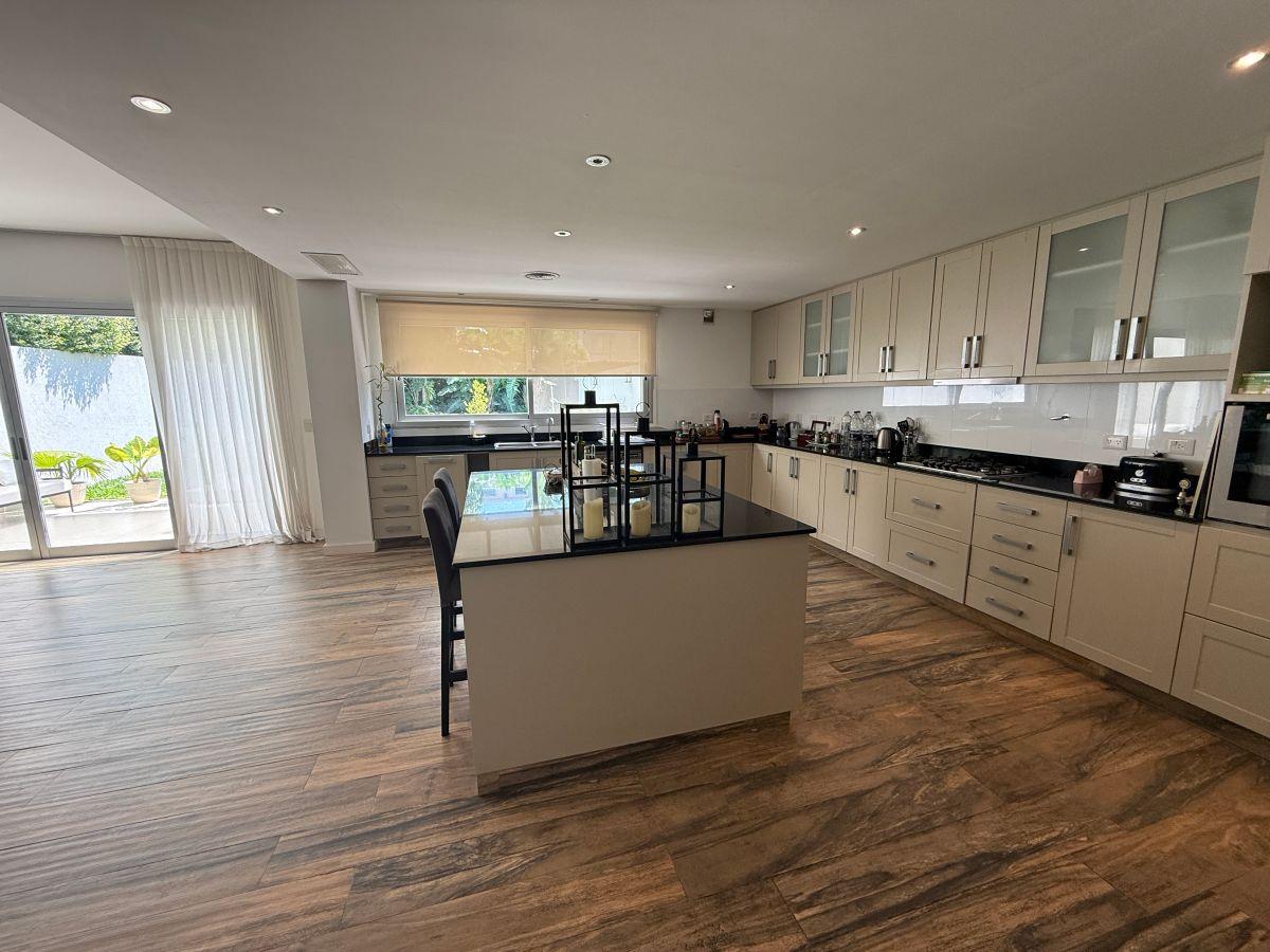 Foto de Casa 5 Ambientes en Alquiler en Martinez, imagen 4