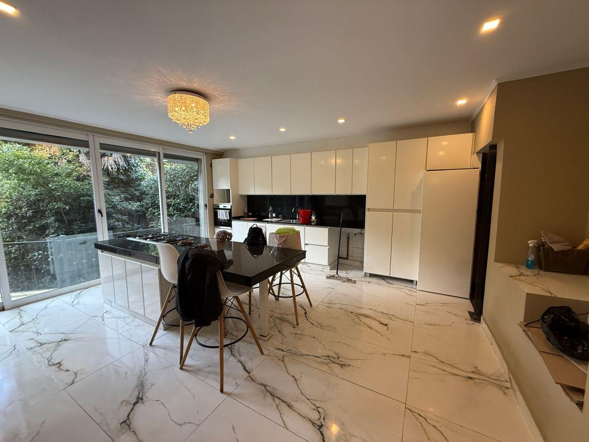 Foto de CASA 6 AMBIENTES EN ALQUILER EN ACASSUSO, imagen 2