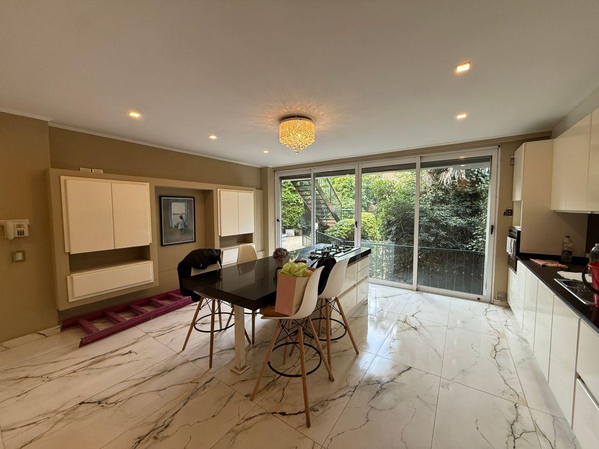 Foto de CASA 6 AMBIENTES EN ALQUILER EN ACASSUSO, imagen 3