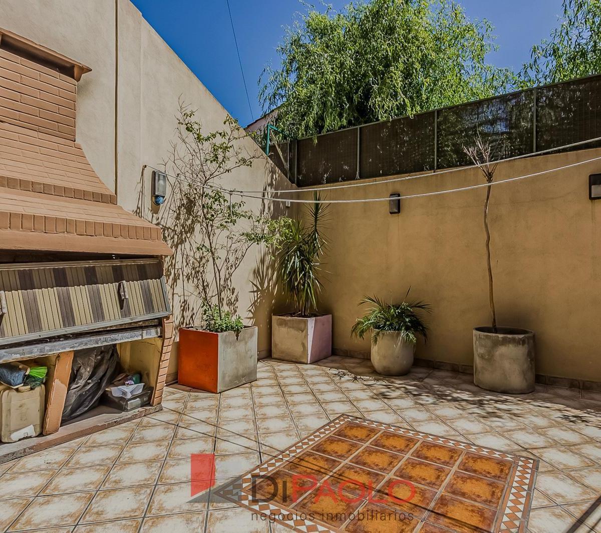 Venta de casa triplex 5 ambientes con cochera en villa bosch
