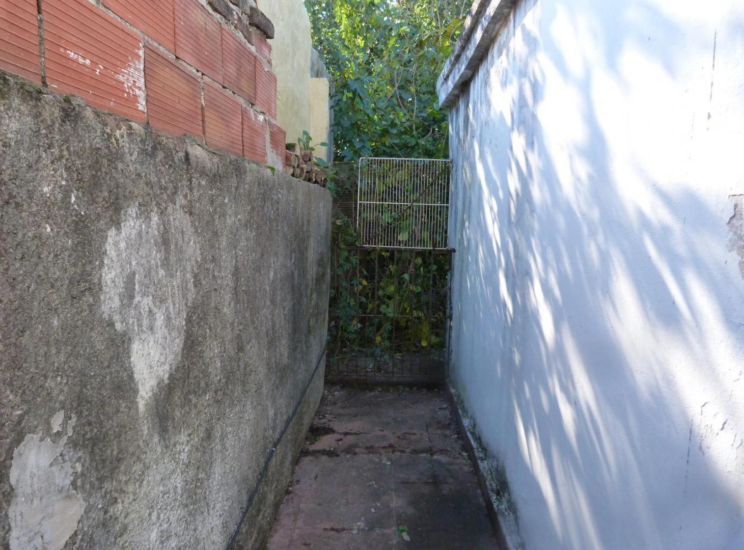 Venta Terreno 360 M2 con casa a remodelar - Ituzaingo-ACEPTA PERMUTA