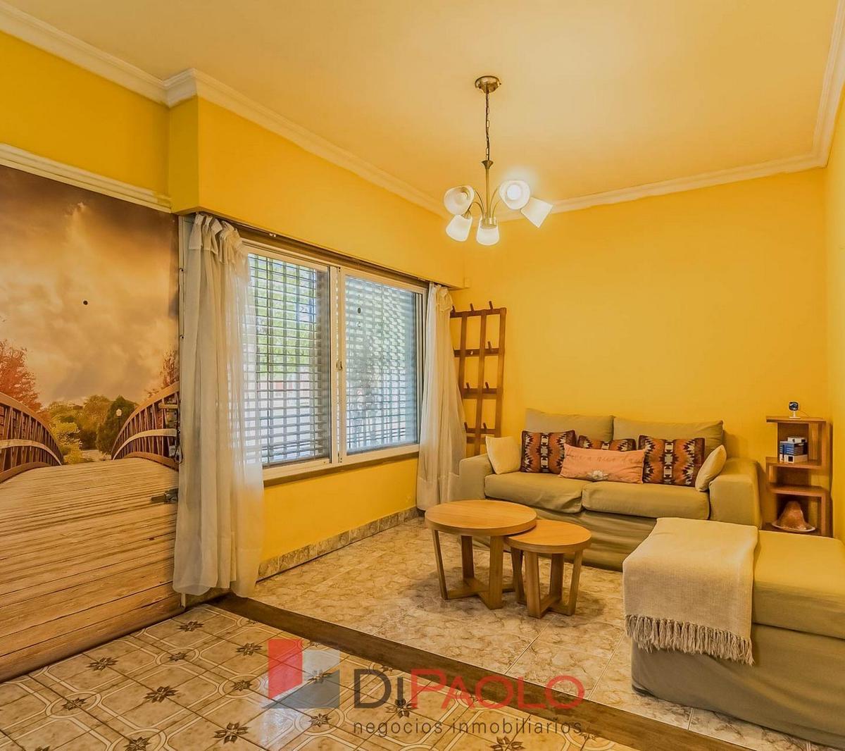 Venta Casa 4 ambientes con cochera y patio en Villa Bosch