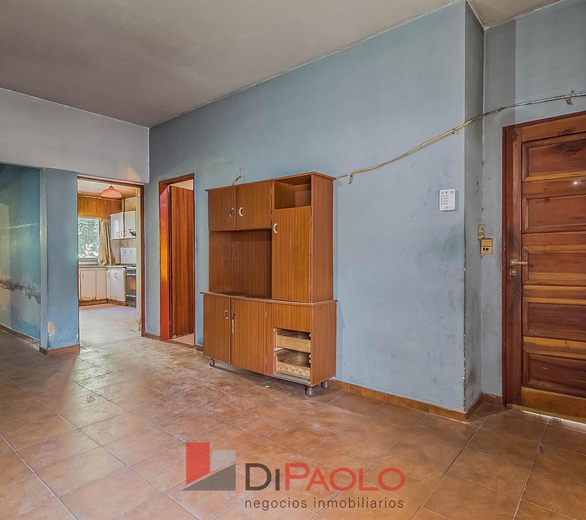 Casa de 4 ambientes con cochera y jardin en V. Bonich
