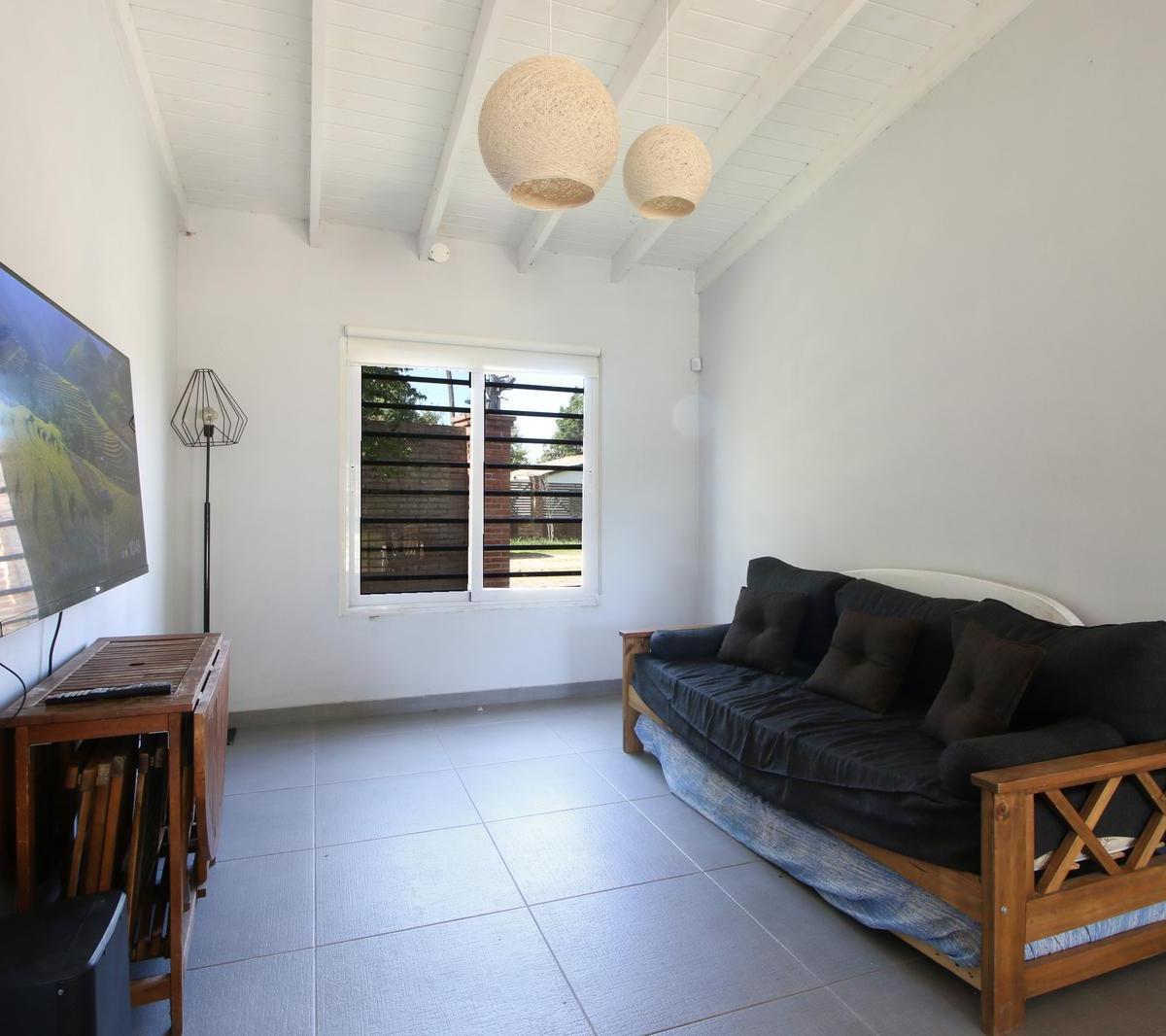 Venta de Casa quinta 2 amb con cochera y Pileta- ACEPTA PERMUTA