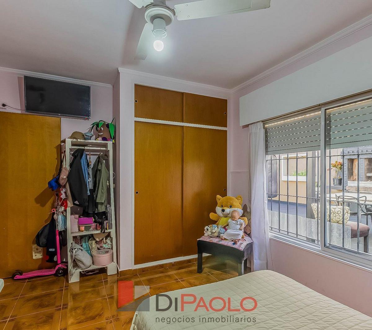 Foto de Venta Casa 5 ambientes con jardin y cochera en Jose León Suarez, imagen 3