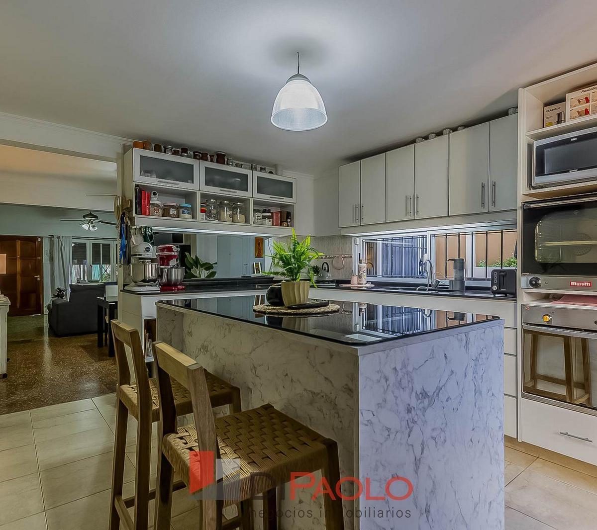 Venta Casa 5 ambientes con jardin y cochera en Jose León Suarez