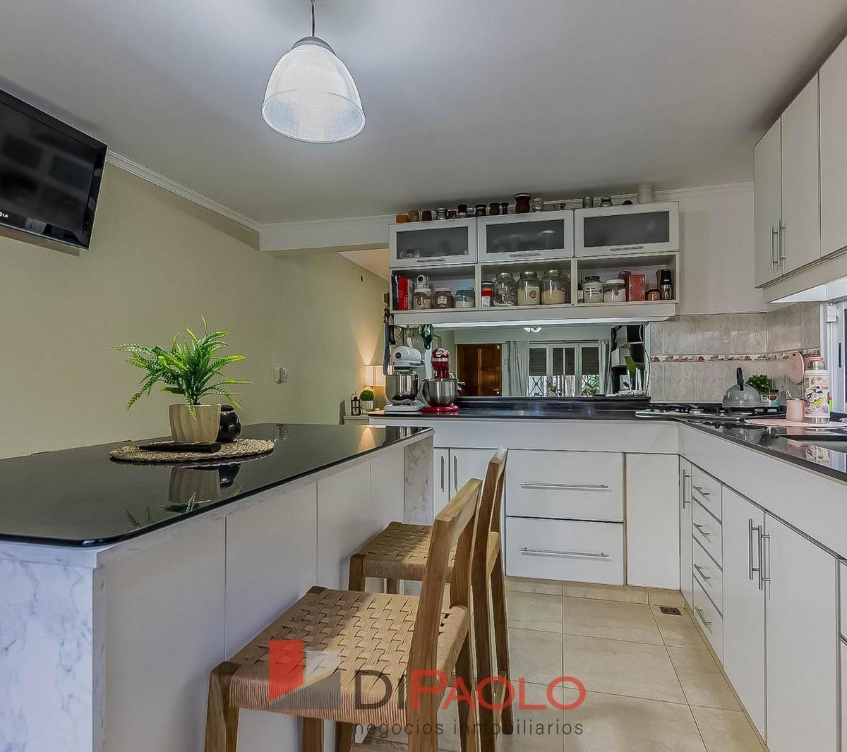 Foto de Venta Casa 5 ambientes con jardin y cochera en Jose León Suarez, imagen 5