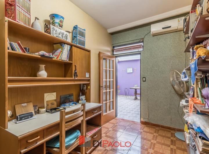 Venta casa 6 ambientes con cochera, patio y quincho en ciudadela