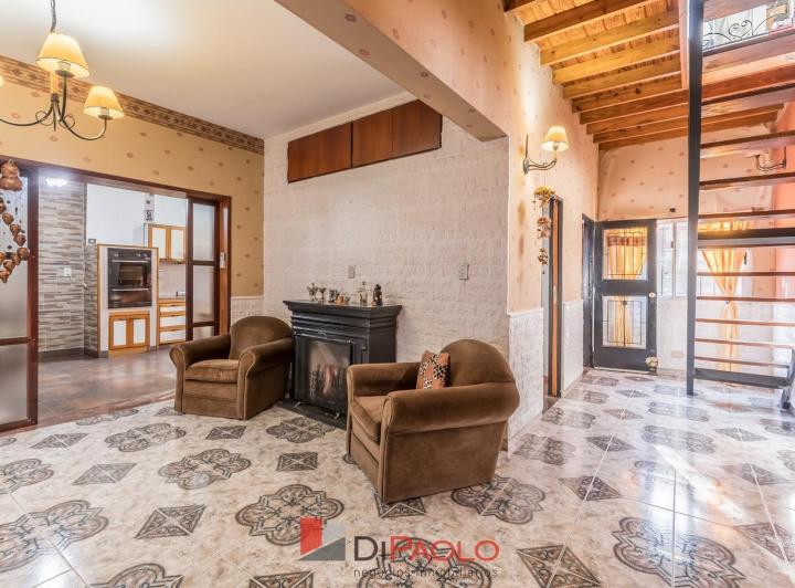 Venta casa 6 ambientes con cochera, patio y quincho en ciudadela