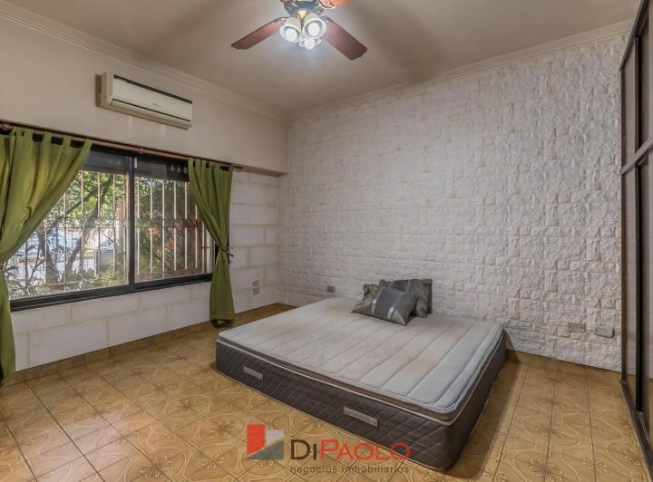 Venta casa 6 ambientes con cochera, patio y quincho en ciudadela