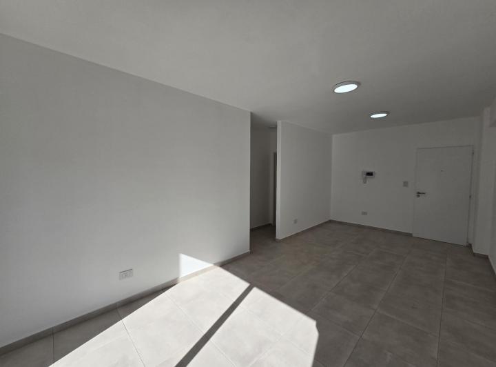 Departamento amplio y luminoso en Caseros 4