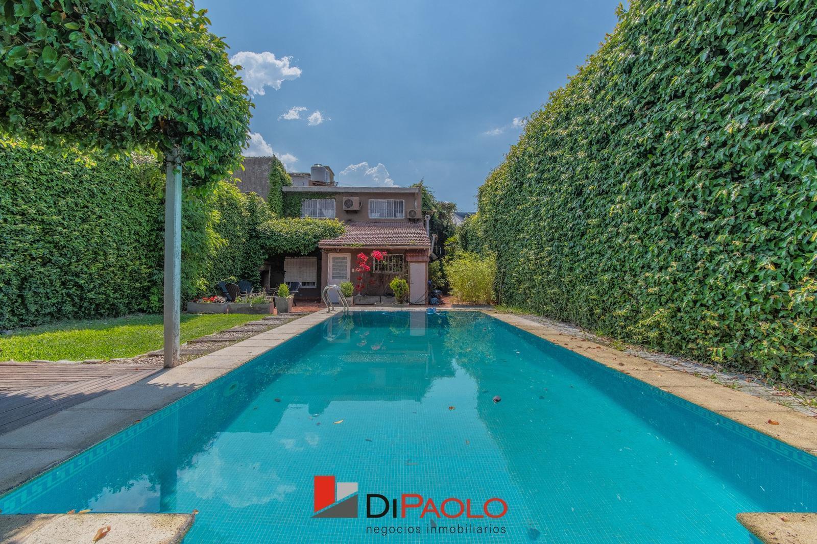 Casa de 5 ambientes en venta, con jardin pileta y quincho en villa bosch