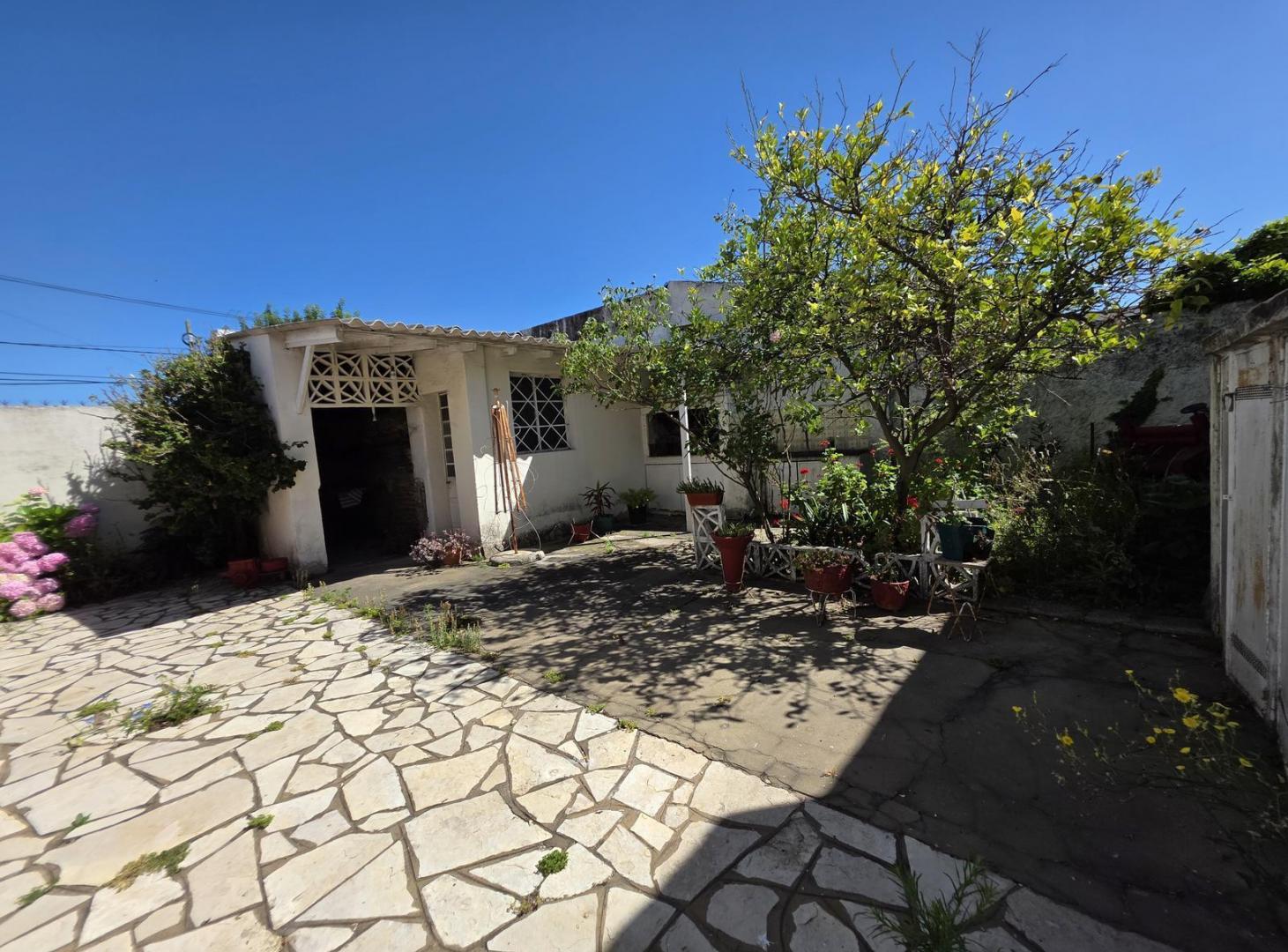 CASA EN VENTA VILLA LUZURIAGA CON JARDÍN Y COCHERA