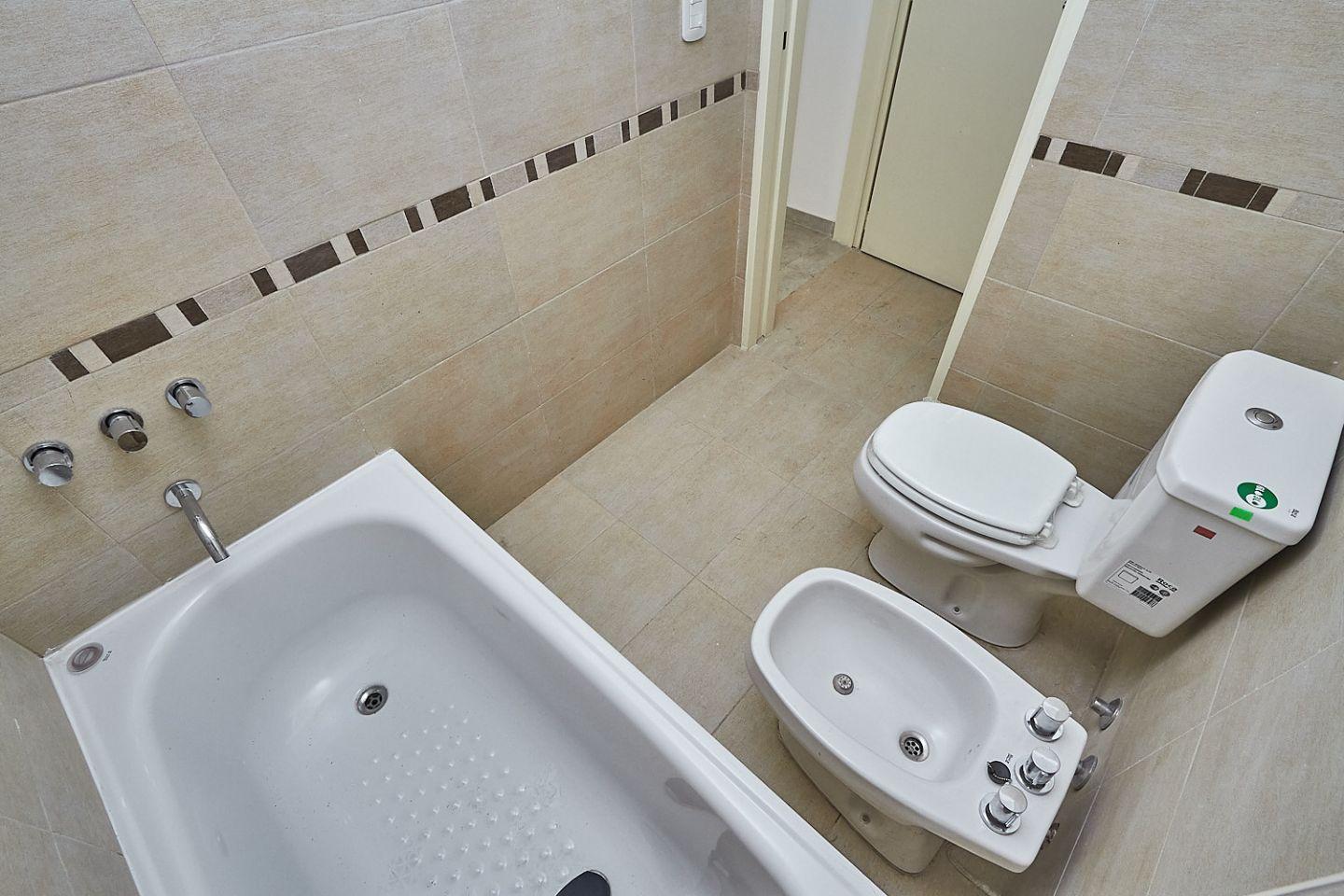 Monoambiente con balcón en venta en caseros- Clamaco SA