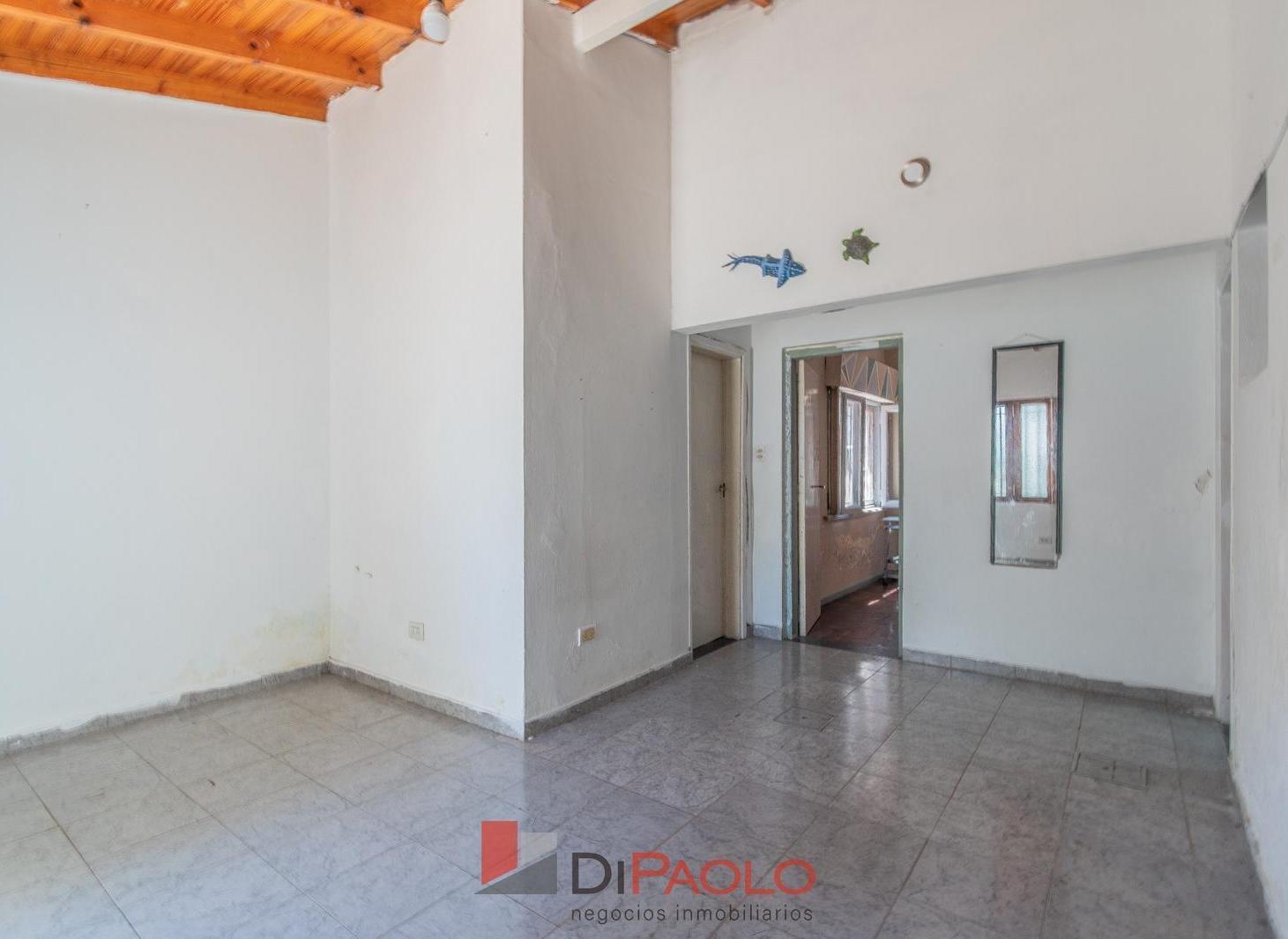 Venta casa 2 ambientes con dependencia, terraza y cochera en General San Martin