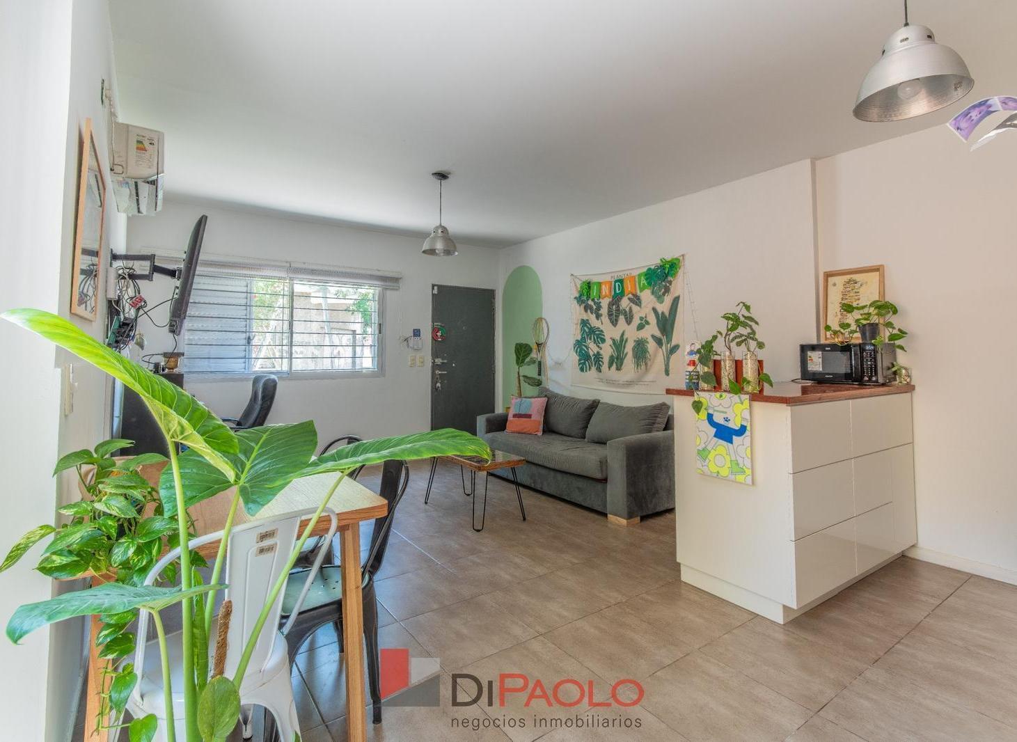 Venta PH 2 ambientes con patio y cochera en Caseros
