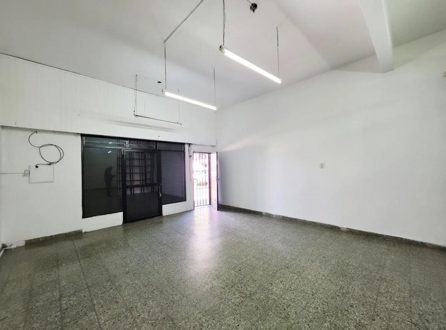 Alquiler Local en Villa Bosch zona comercial y escolar 3