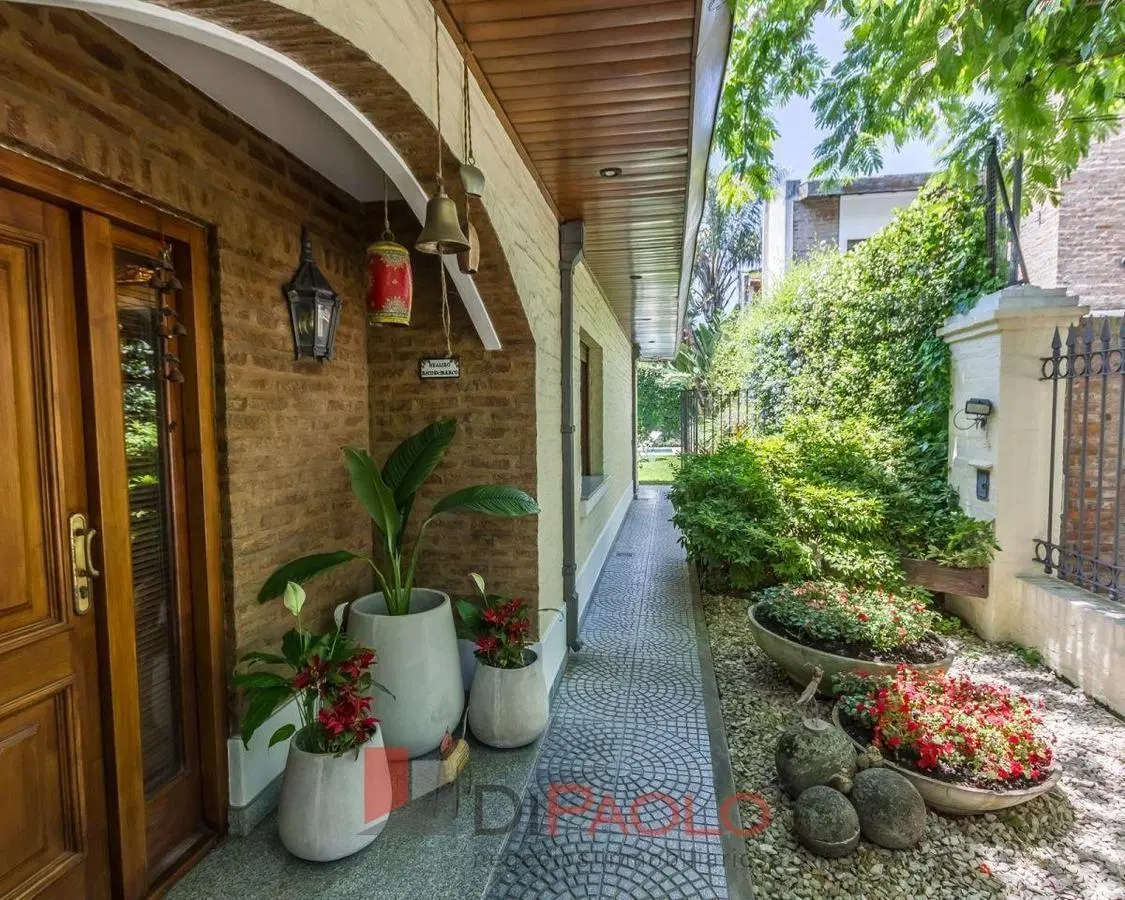 CASA EN VENTA EN CIUDAD JARDIN CON PISCINA Y PARQUE 3