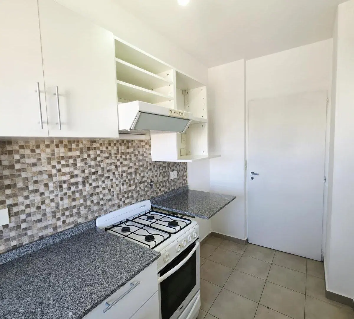 Alquiler Departamento 2 ambientes en plena zona comercial de General San Martin con cochera 3