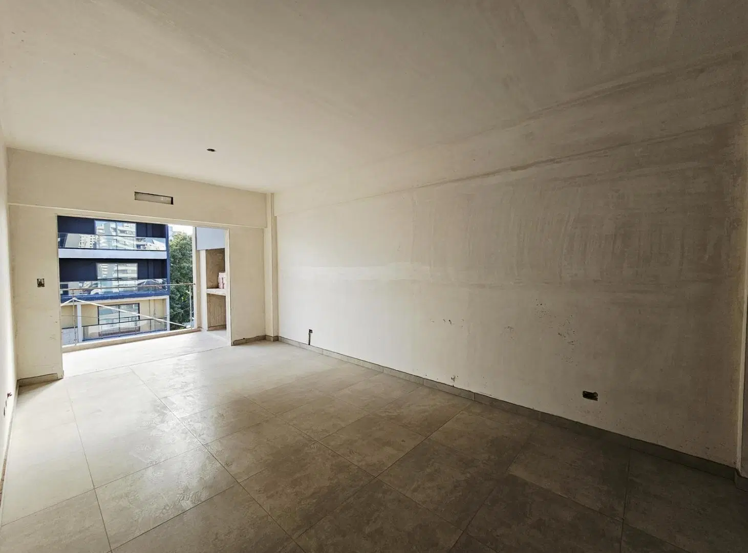 Venta departamento 3 ambientes con cochera a estrenar en Caseros 4