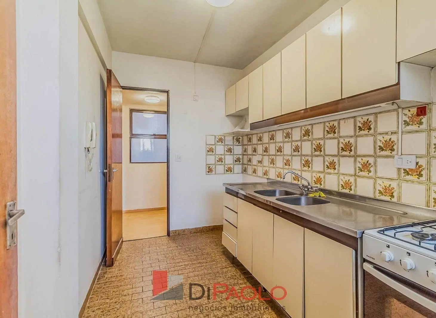Venta de departamento 2 ambientes con balcón y cochera en san martin centro 4
