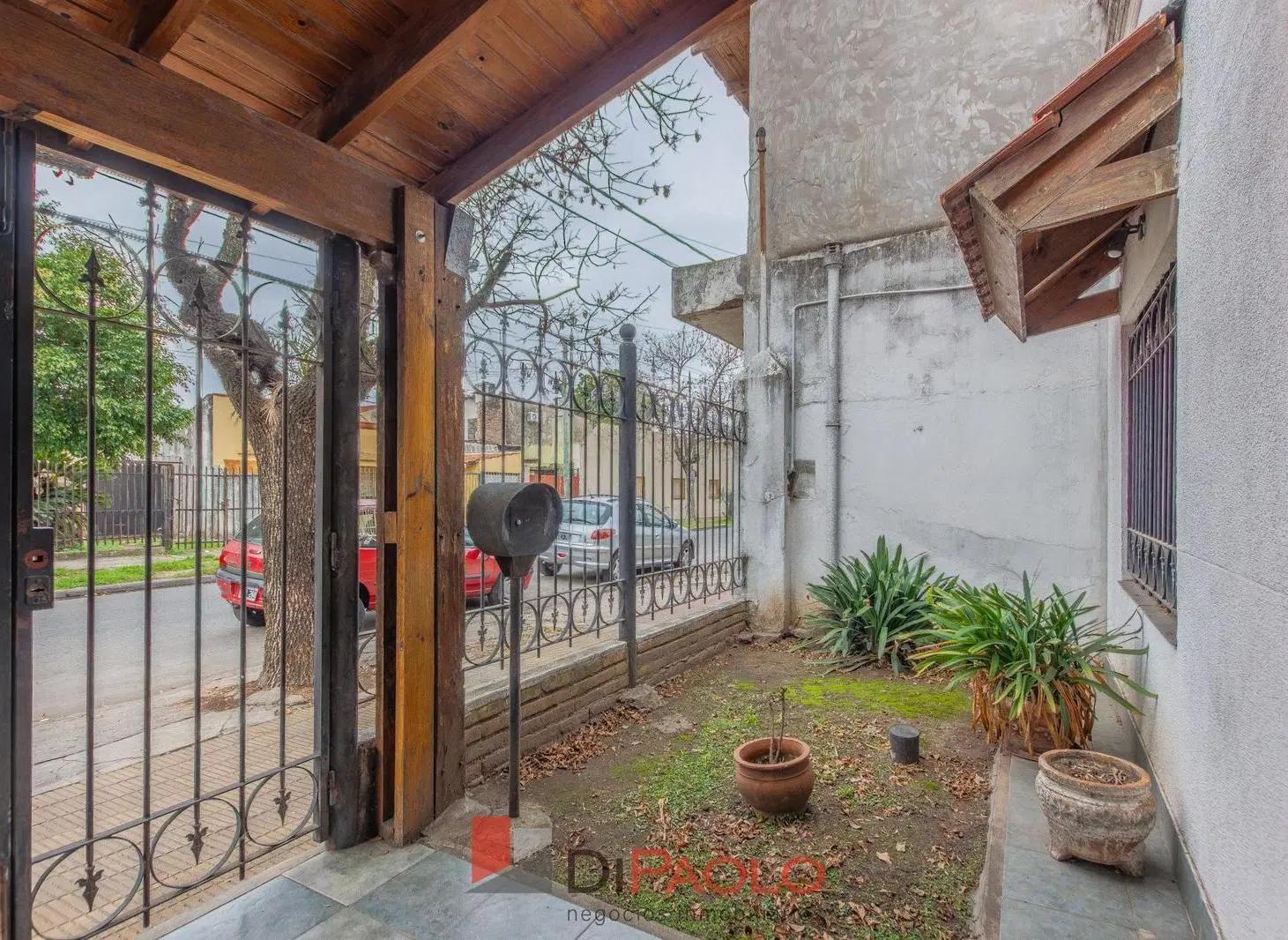 Venta casa 4 ambientes con gran jardin y galpon en V.Libertad 3