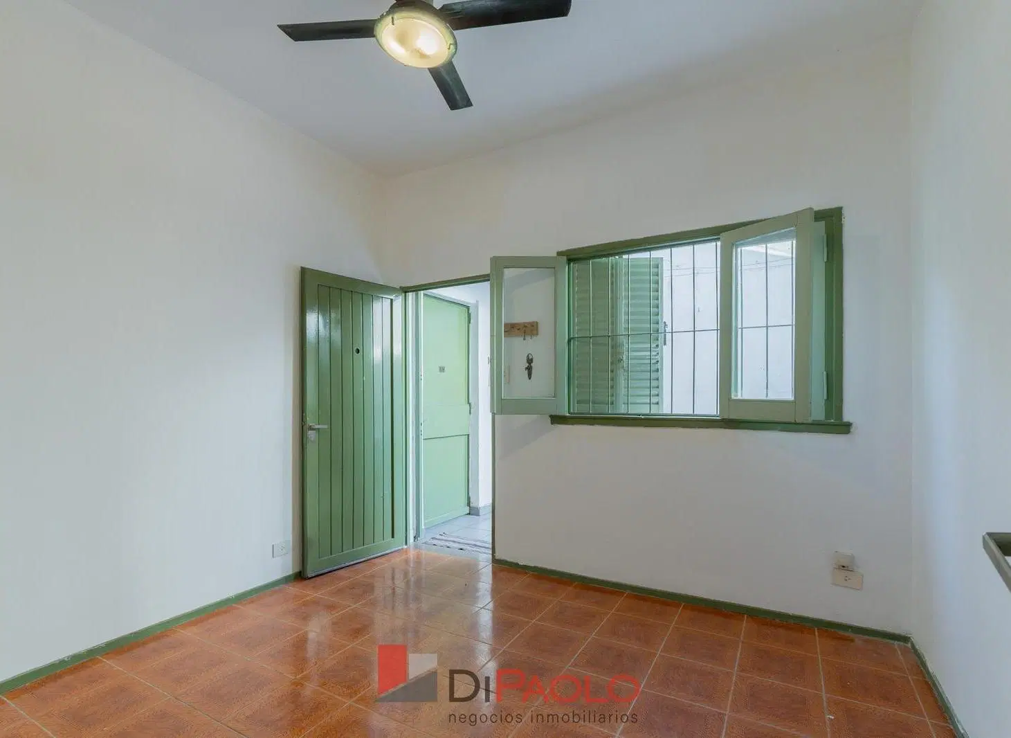 LOCAL CON DEPARTAMENTO A LA VENTA EN SANTOS LUGARES 4