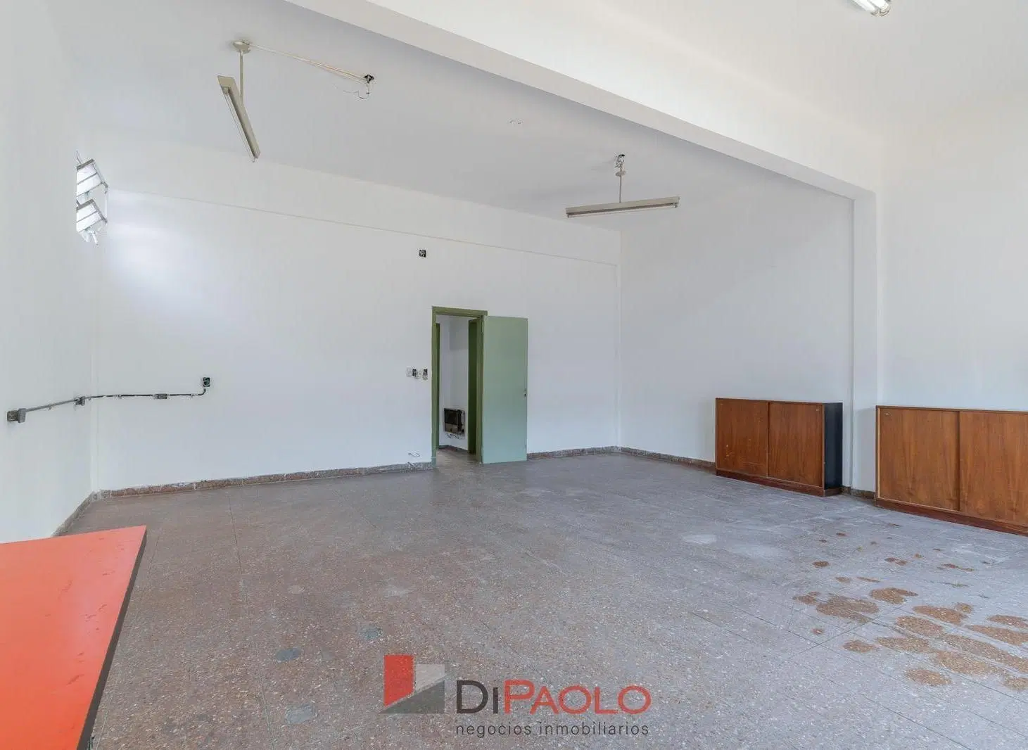 LOCAL CON DEPARTAMENTO A LA VENTA EN SANTOS LUGARES 5
