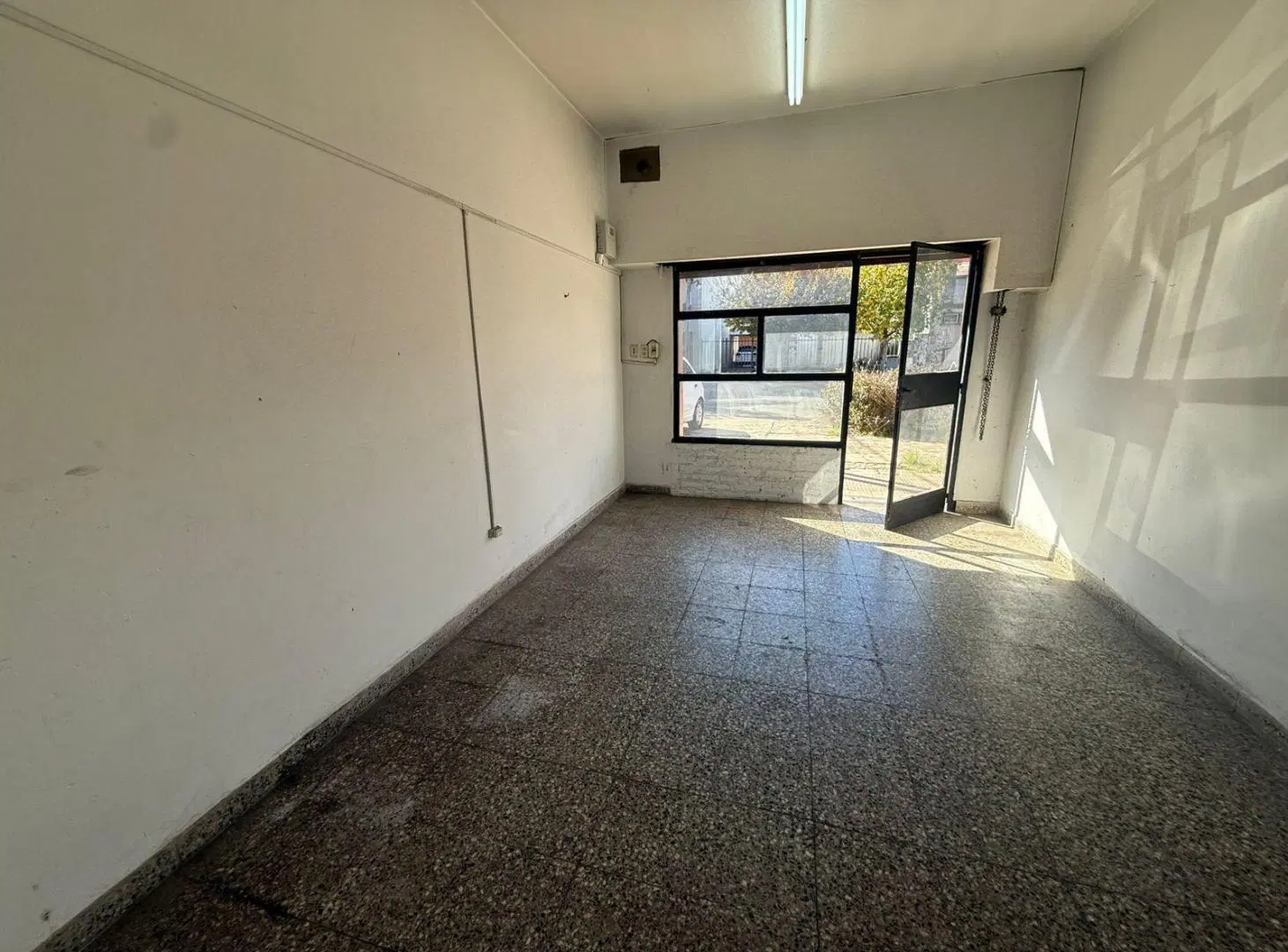 LOCAL COMERCIAL A LA VENTA EN VILLA BOSCH 3