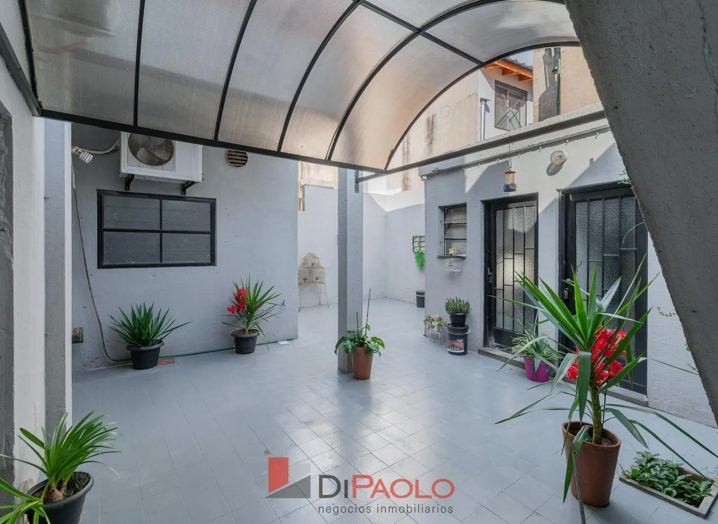 Venta PH 3 ambientes con patio, cochera y galpon en Villa Bosch 4