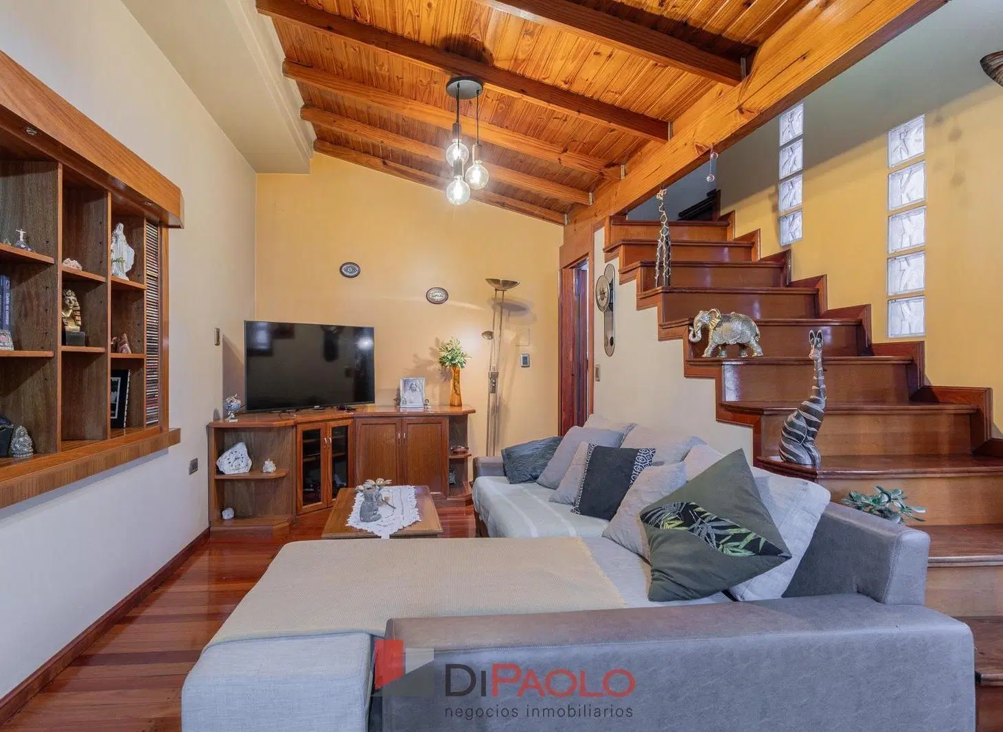 Venta PH 4 ambientes con cochera y entrada independiente en Ciudadela 3