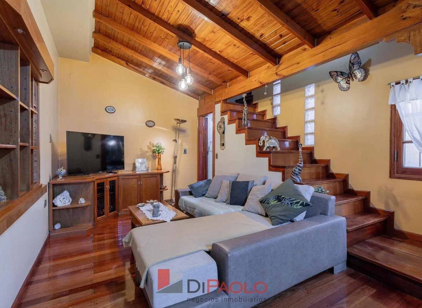 Venta PH 4 ambientes con cochera y entrada independiente en Ciudadela 5
