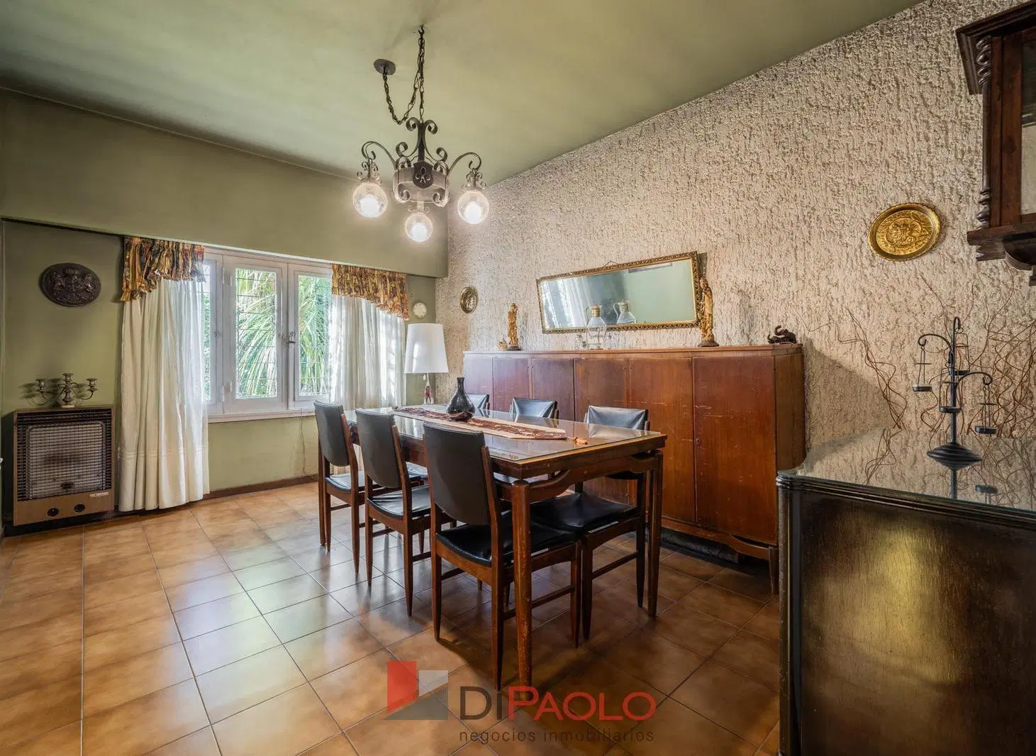 CASA A LA VENTA EN CASTELAR NORTE CON PATIO Y COCHERA 1