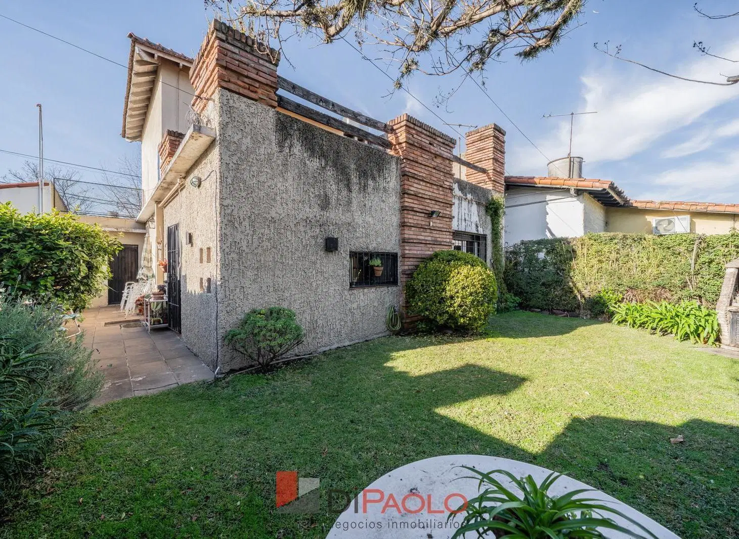 CASA A LA VENTA EN CASTELAR NORTE CON PATIO Y COCHERA 5