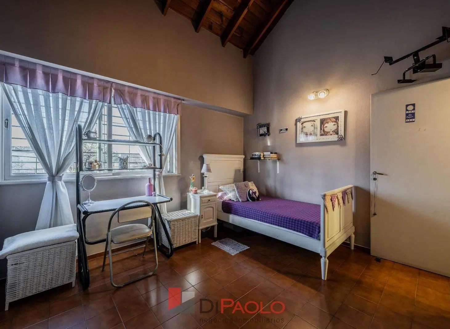 CASA A LA VENTA EN CASTELAR NORTE CON PATIO Y COCHERA 4