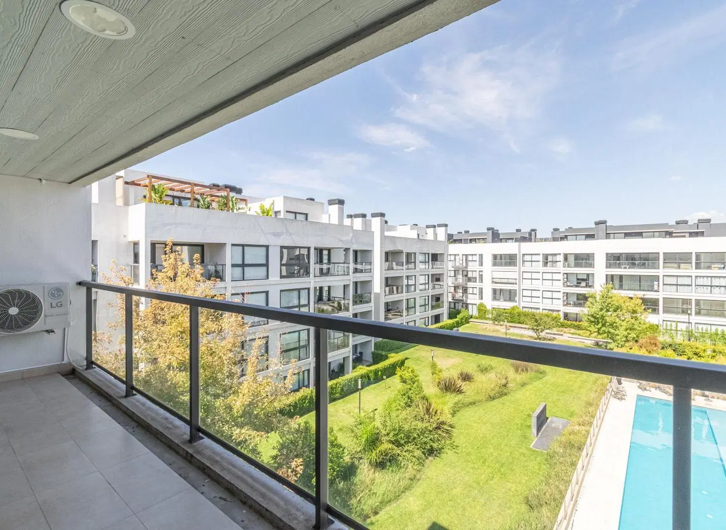 DEPARTAMENTO 4 AMBIENTES A LA VENTA EN HAEDO CON COCHERA 3