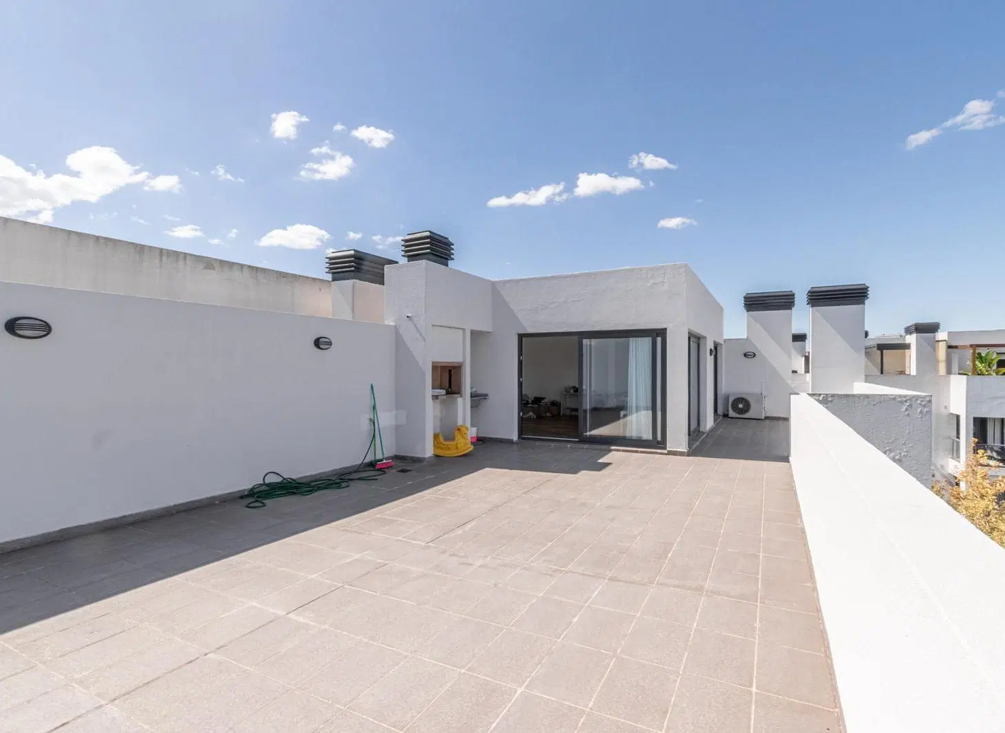 DEPARTAMENTO 4 AMBIENTES A LA VENTA EN HAEDO CON COCHERA 4