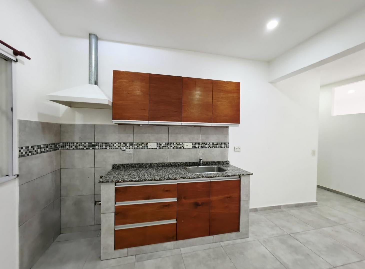 Foto de Alquiler Departamento 2 ambientes en Billinghurst en primer piso, imagen 1