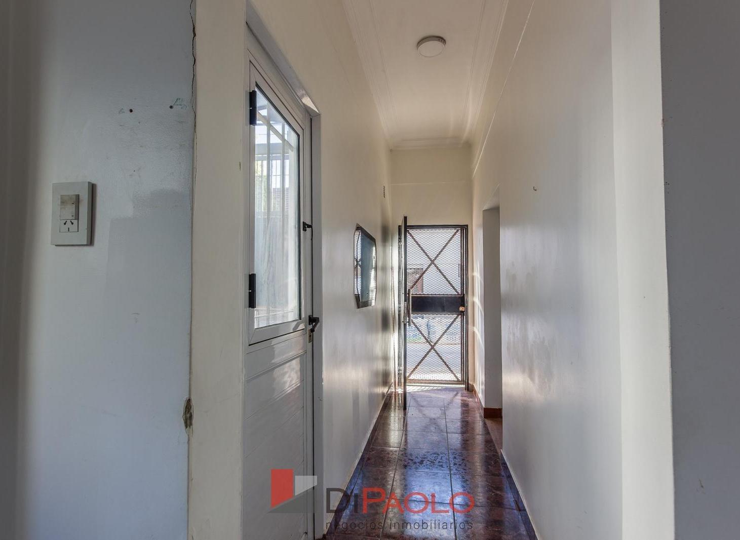 Foto de Venta casa 5 ambientes con cochera y patio en Villa Lynch, imagen 5