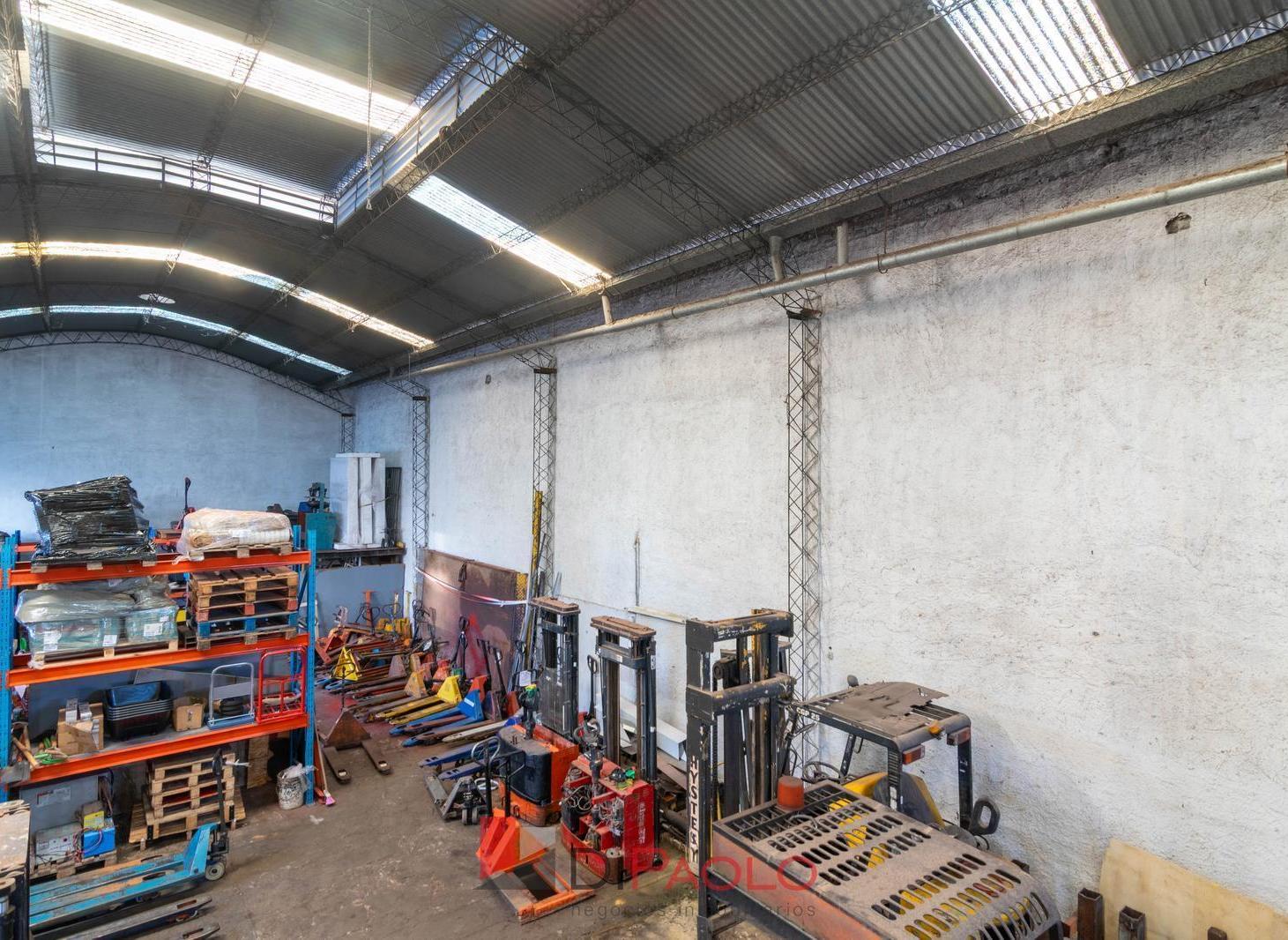 Foto de Venta de galpón industrial en Villa Bonich con oficina y vestuario, imagen 3