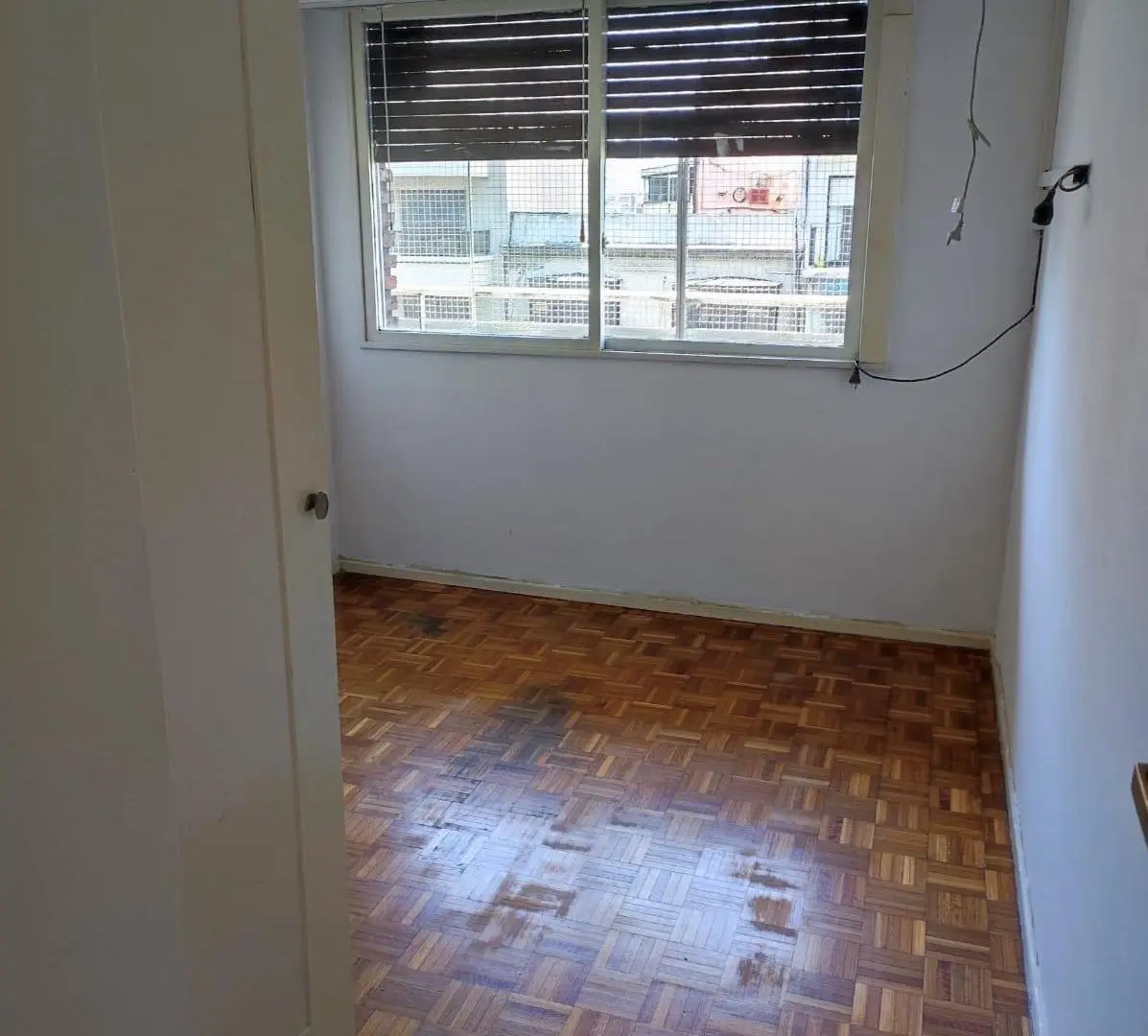 RETASADO .VENTA URGENTE Tres ambientes amplios y luminosos. Av. Pueyrredon y Viamonte. 4