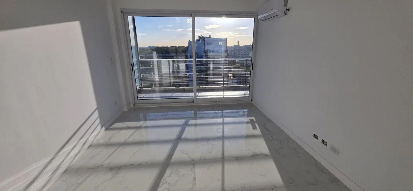 Venta 2 Ambientes Barracas. 72m2 Aprox, Bñ Suite+Toilette, Categ. Superior 3