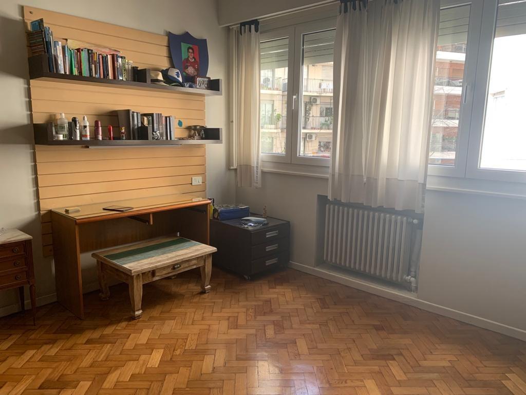 Excelente Piso en Esquina en Impecable Estado con Muchas Luz y Sol 1
