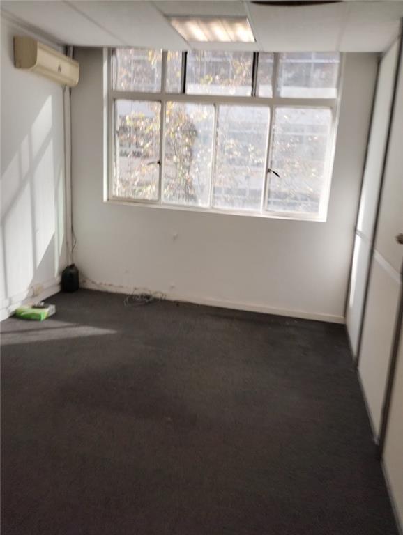 Oficina en 3er Piso Super Luminosa con Orientación Este y Vista Abierta 2