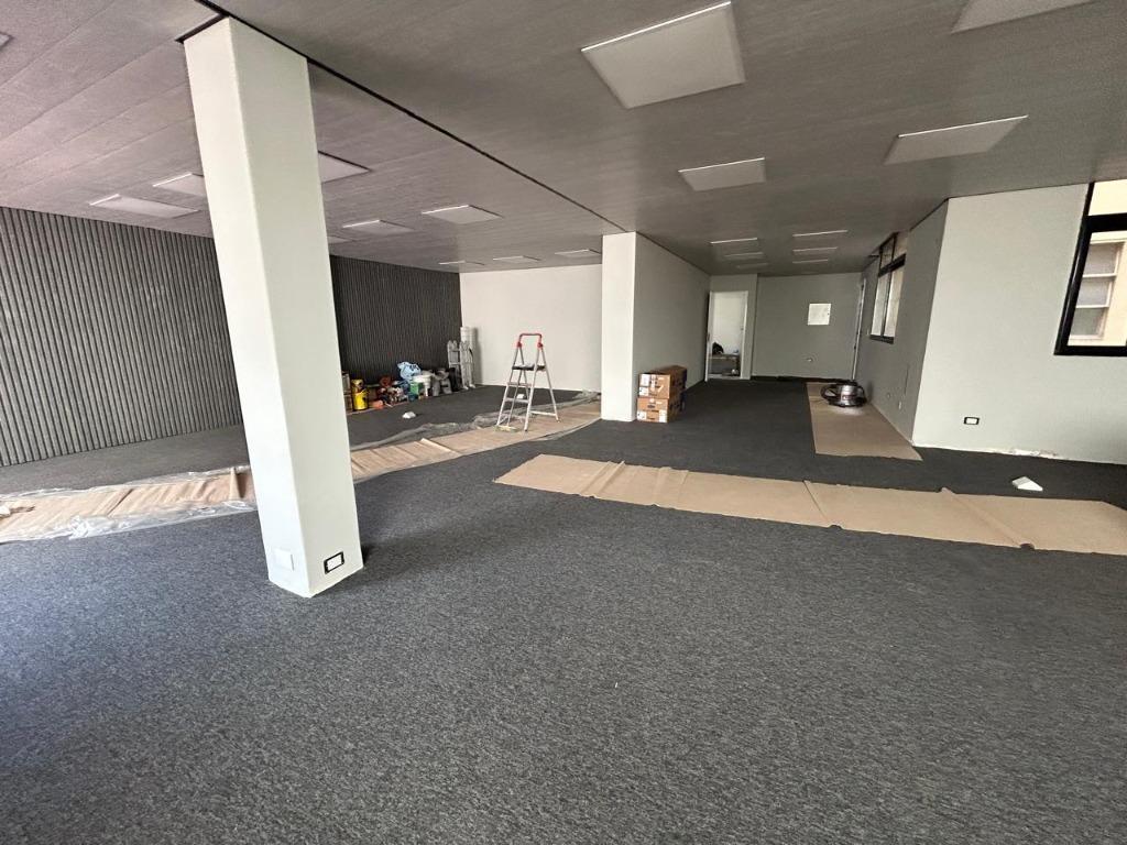 Foto de Excelente oficina en edificio CIBERT hecha a nuevo con terraza propia, imagen 3