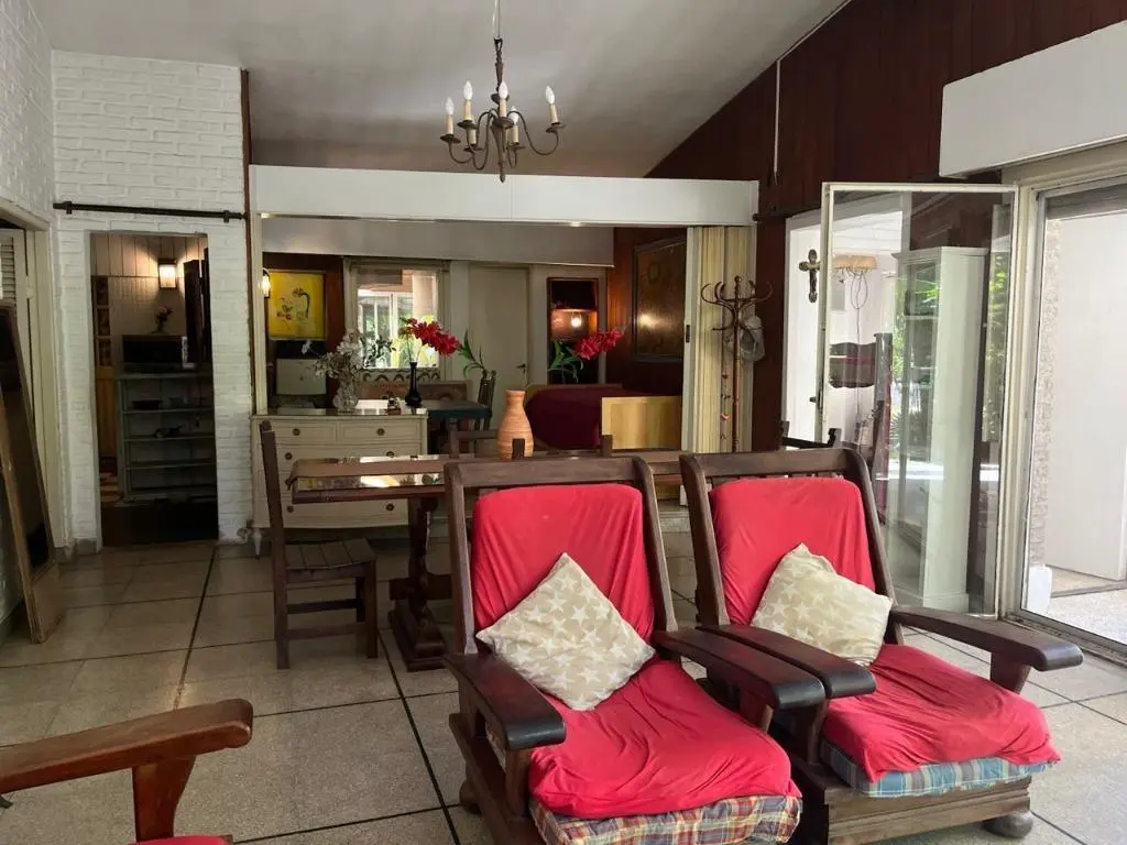 Encantadora casa vintage en una planta, frente a las canchas de Rugby 8